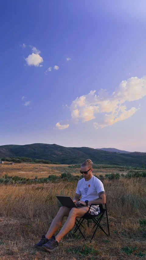Vertical Three Quarter View of Freelancer on Laptop Vídeos de archivo 345717063