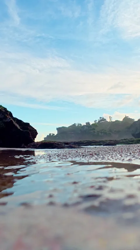 Vertical tidal pool view between rocky coastal cliffs Stock-Footage 335442470