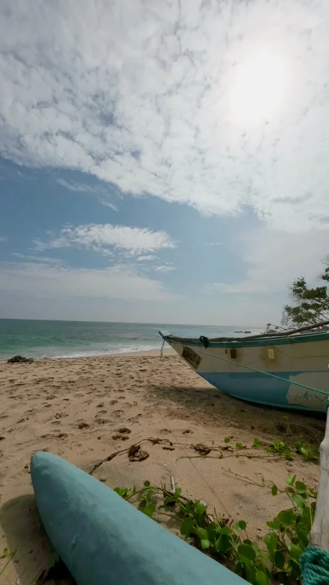 Vertical time laps of the sea and boat on the beach Stock Footage 172500342