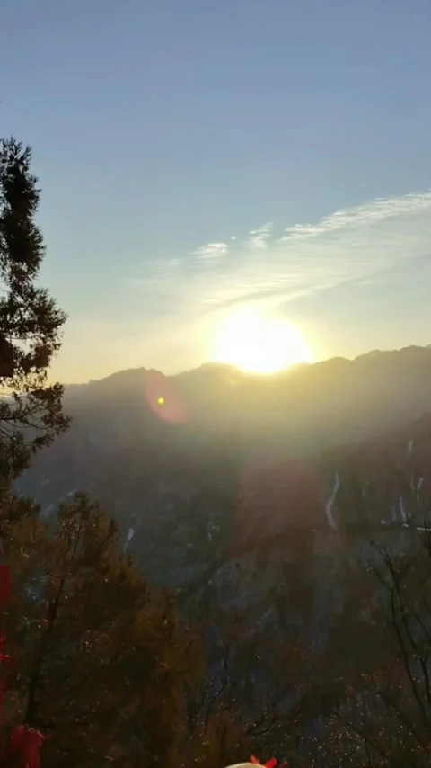 Vertical Time-lapse of Bright Sunrise over Mountain Ridge with Sunburst and Video stock 326272815