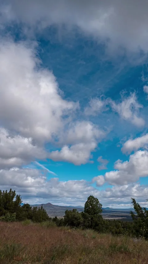 Vertical time lapse of clouds over the Central Oregon high desert Stock Footage 346794737