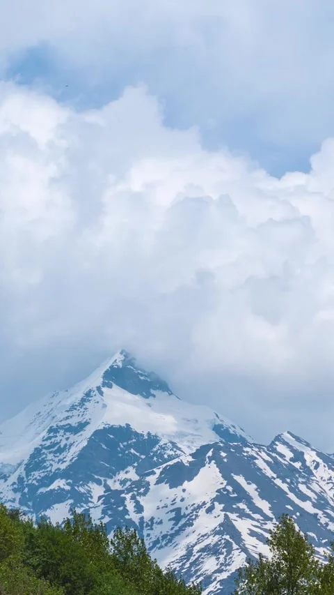 Vertical Time Lapse shot of clouds above the holy Ghepan Himalayan mountain peak Stockbeeldmateriaal 281066199