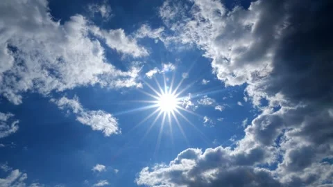 Vertical time-lapse of sun with rays and clouds moving in blue sky, static, 4K Stock-Footage 320149088