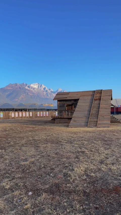 Vertical Time-lapse of Sunrise Transitioning from Dark to Light Vídeos de archivo 327957096