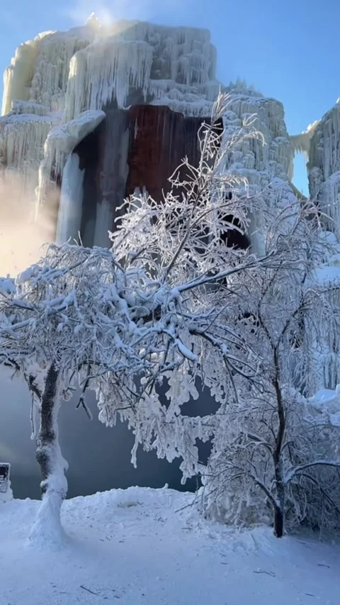 Vertical timelapse of mist and steam rising from frozen waterfall ice wall i Vídeos de archivo 327594120