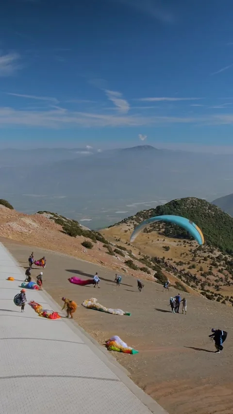 Vertical, timelapse: paragliders deploying canopies at babadag summit 動画素材 344963896