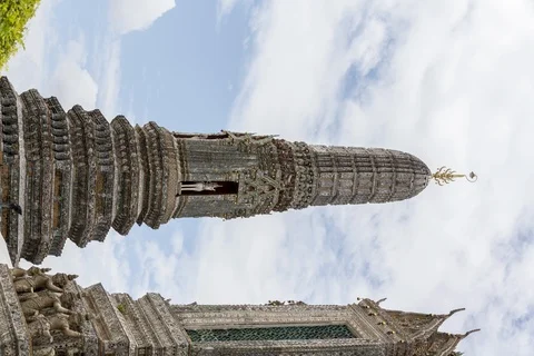 Vertical Timelapse of a tower at Wat Arun in Bangkok, Thailand Stock-Footage 87289576