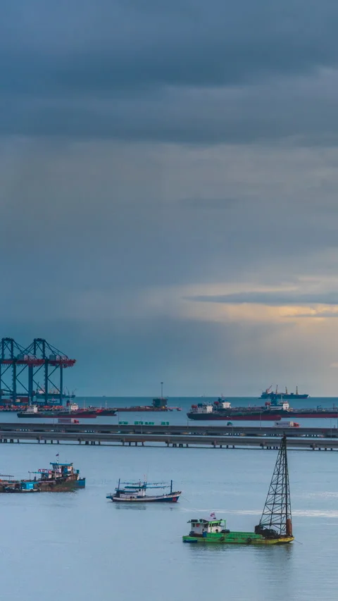 Vertical timelapse Warehouse freight container 스톡 동영상 331272575
