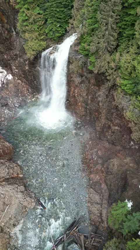 Vertical Top-Down Aerial View of Waterfall and Rocky Pool Видео 348420640