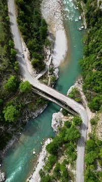 Vertical Top Down Aerial View of Bridges Over Turquoise Mountain River 스톡 사진