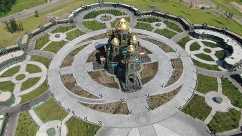 Vertical top-down shot of cathedral and circular patterns Vidéo 321491994