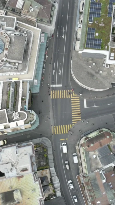 Vertical top down traffic intersection timelapse in Montreux Switzerland Stockbeeldmateriaal 332802263