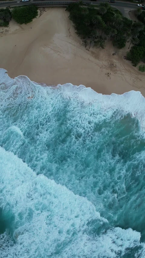 Vertical Top-Down View of Ocean Waves, Tropical Beach, Oahu 動画素材 348420614
