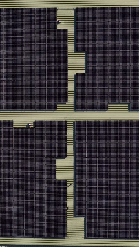 Vertical Top Drone Shot of Solar Panels on Rooftop of Modern Building, Birdseye 動画素材 320930933