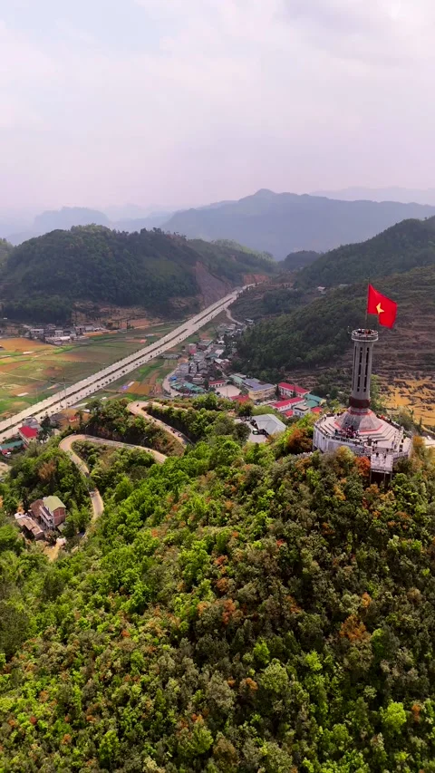 Vertical Tour on the Ha Giang Loop Vietnam, Culture and Mountain Adventure Vídeos de archivo 321523043