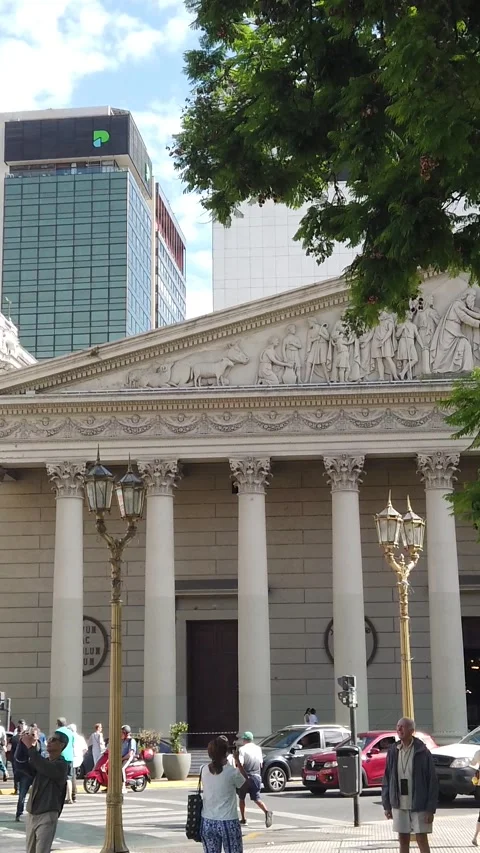 Vertical of Tourists Walking and Sightseeing Near the Metropolitan Cathedral in 스톡 동영상 334251591