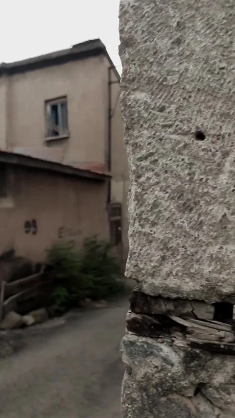 Vertical tracking shot of a dilapidated building facade in a slum area. Crum 動画素材 328402573