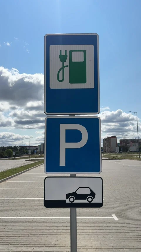 Vertical traffic sign pole with electric vehicle charging, fuel pump Видео 344041730
