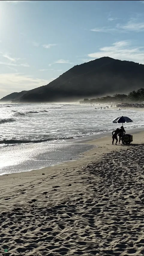 Vertical Tropical Beach with Vendor and Ocean Waves Stock Footage 340531059