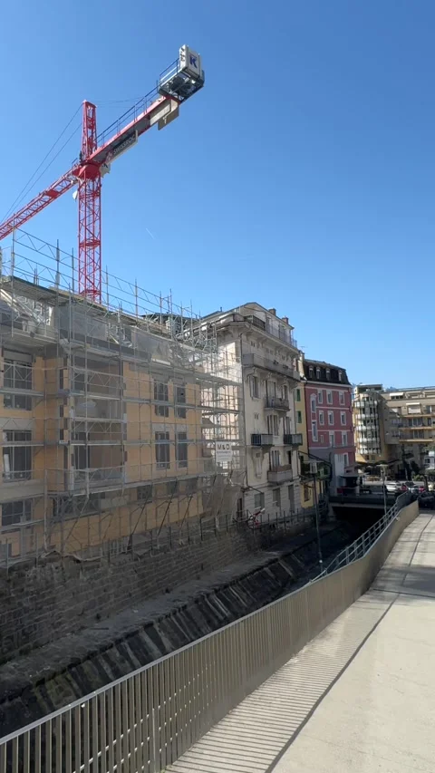 Vertical urban construction site with crane in Montreux Switzerland 库存影片 332564761