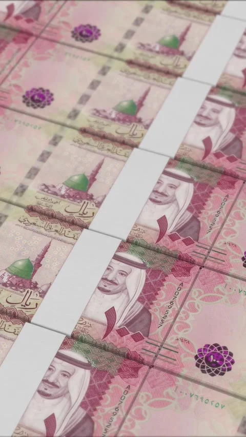 Vertical video of 100 SAUDI RIYAL banknotes printing by a money press Video stock 303208648