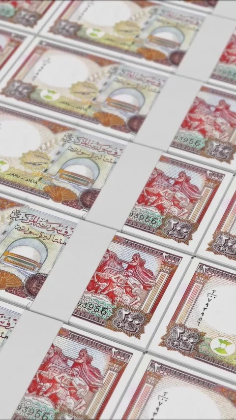 Vertical video of 200 SYRIAN POUND banknotes printed by a money press Stock Footage 303208925