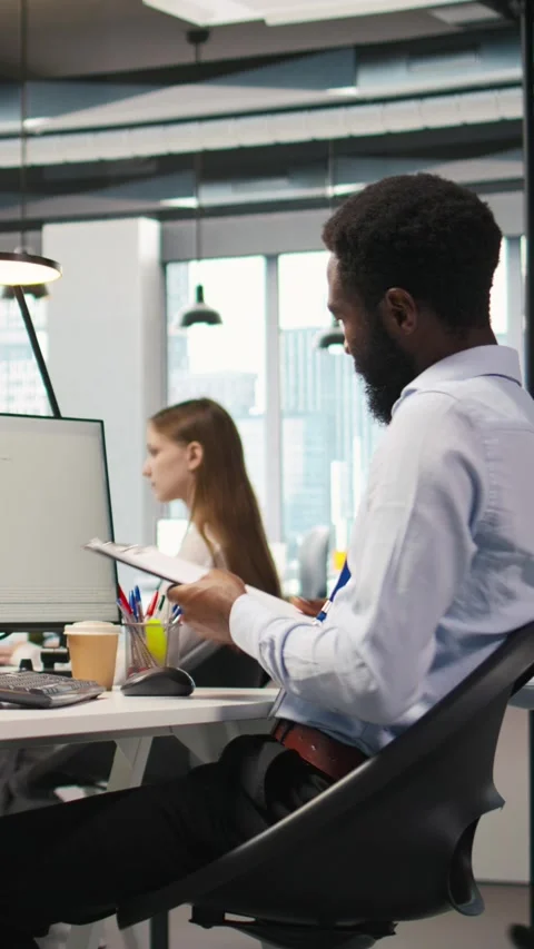 Vertical video Admin in tech startup office using PC, compiling software patches 스톡 동영상 312768930