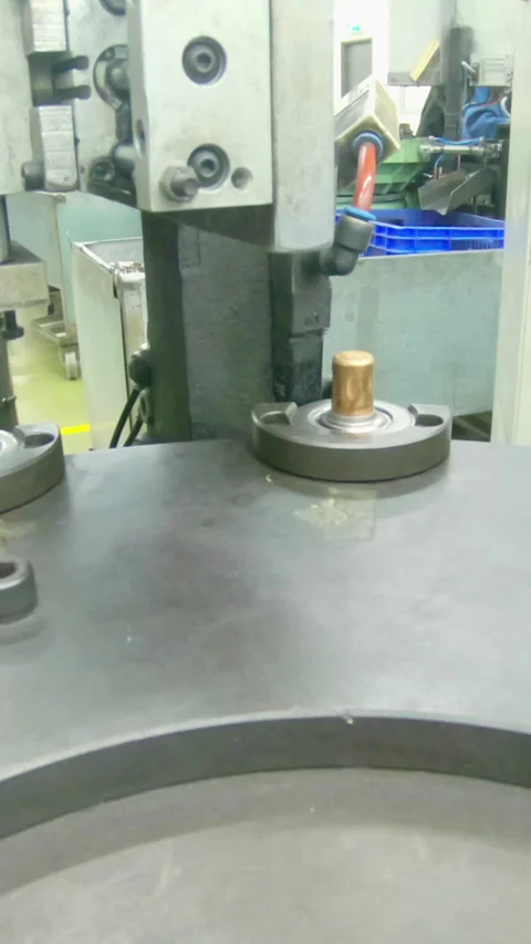 Vertical video of Advanced robotic machine manufacturing parts in an automated Stock Footage 206330758