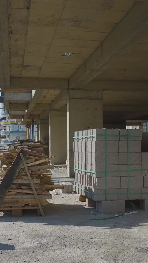 Vertical Video: Aerial Perspective of Workers Engaged in Wall Construction and 스톡 동영상 342909972