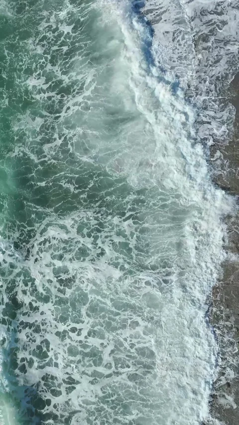Vertical Video: Aerial View of Stormy Mediterranean Waters With Crashing Waves 库存影片 342578476