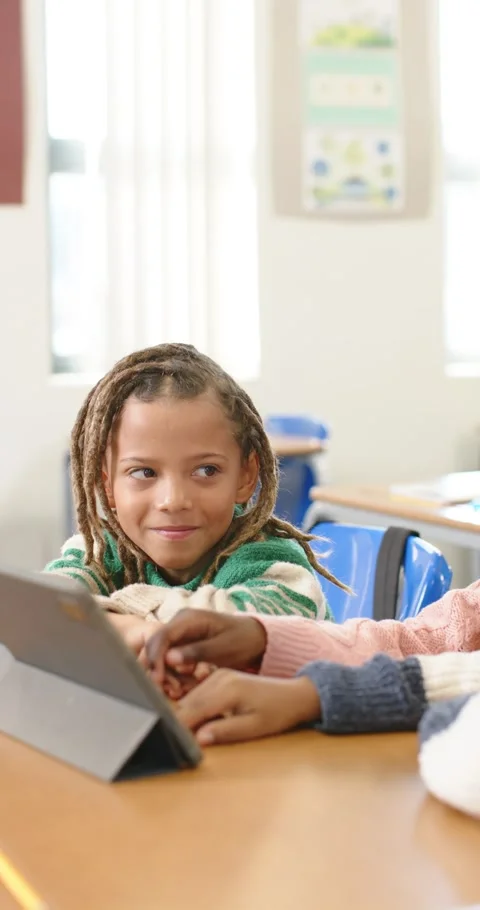 Vertical video: African students watching dreadlocked child tapping tablet, Stock Footage 341030917