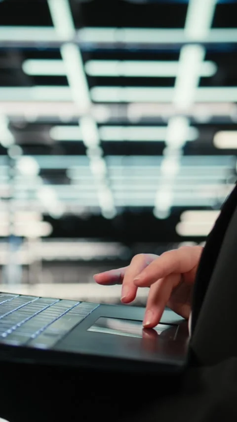 Vertical video AI LLM assistant, laptop closeup and technician in data center Stock Footage 329317016