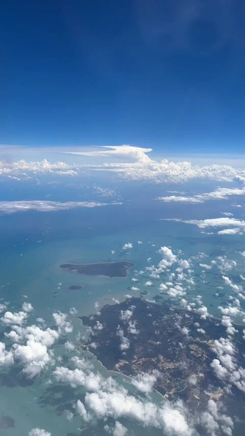 Vertical video - Airplane Window View 库存影片 341599606