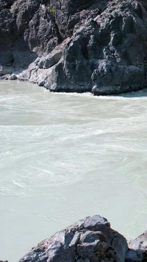 Vertical video of Altai river Katun and rapids Oroktoy Teldekpen. Stock Footage 343697073