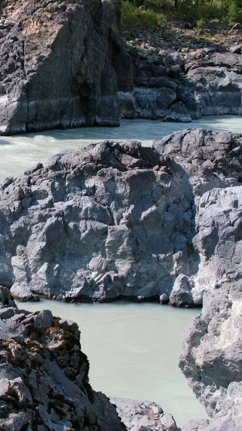 Vertical video of Altai river Katun and rapids Oroktoy Teldekpen. Stock Footage 344013854