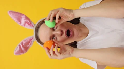 Vertical video. Amazed surprised excited young adult woman wearing bunny ears Vidéo 293242840
