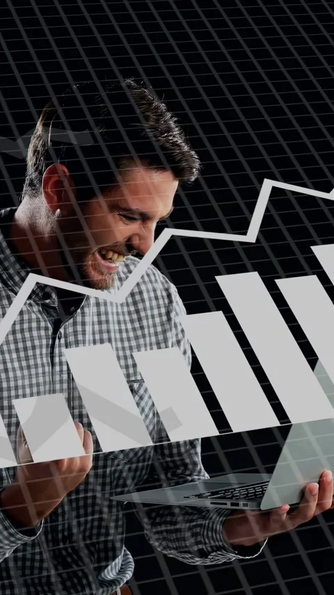 Vertical video: Analyst tapping laptop and analyzing data, making AR charts and Stockbeeldmateriaal 335802849