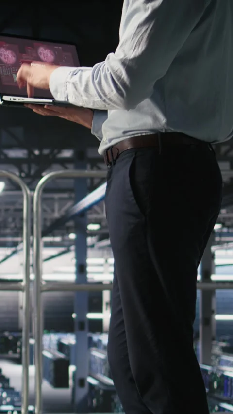 Vertical video Annoyed engineer in data center reacting to critical error Stock Footage 310771785