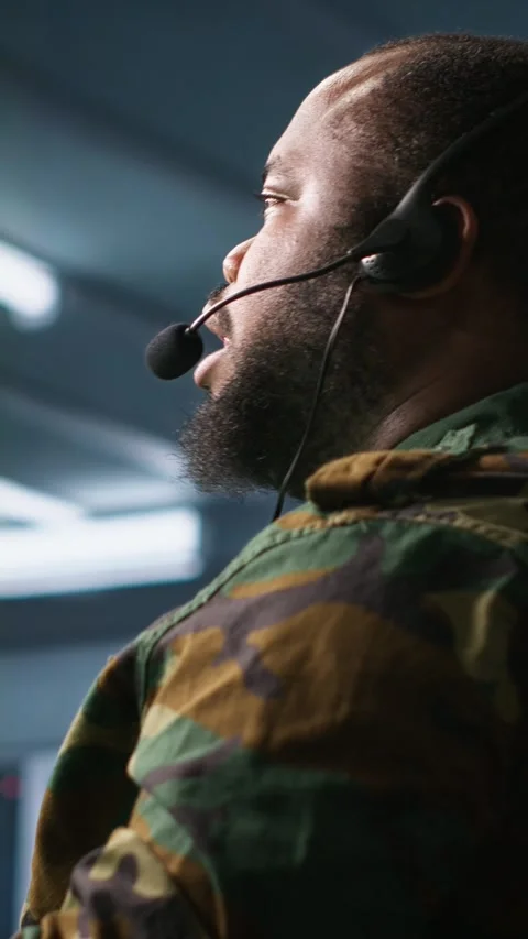 Vertical video Army expert providing intel for troops in base of operations Stock Footage 281977816