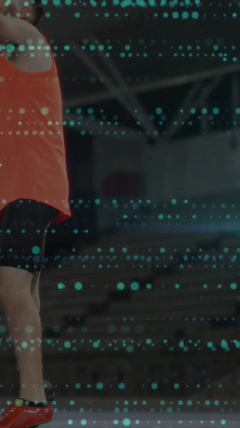 Vertical video: Athlete taking step, pushing running blade for balance in arena Stock Footage 334598714