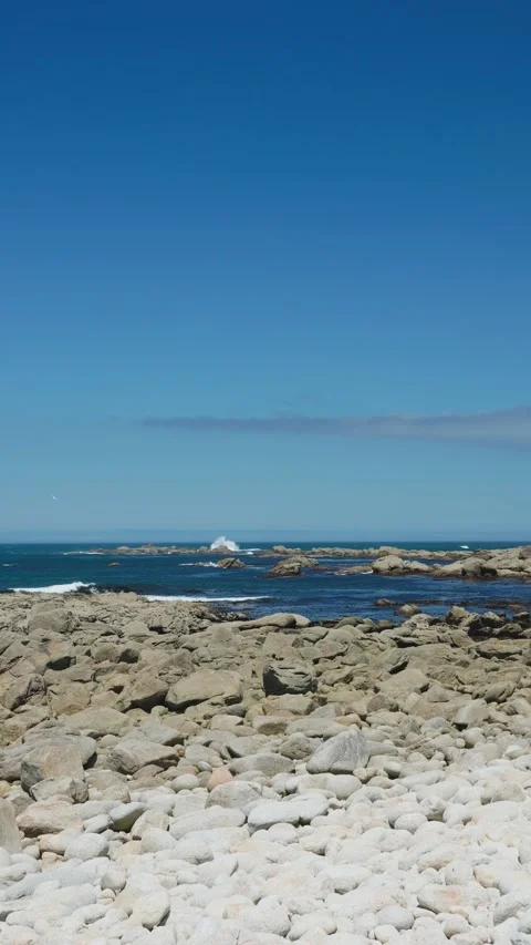 Vertical video background of a rocky beach of Galicia, Spain 스톡 동영상 289966329