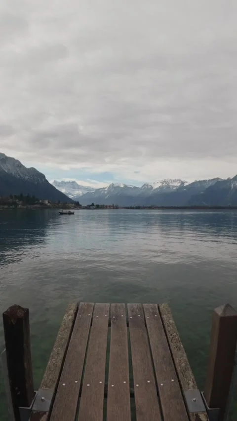 Vertical video backward movement from pier on Lake Geneva Montreux Alps 動画素材 330882471