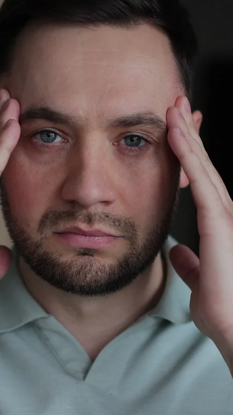 Vertical video Bearded man with strong headache. Stock-Footage 337650870