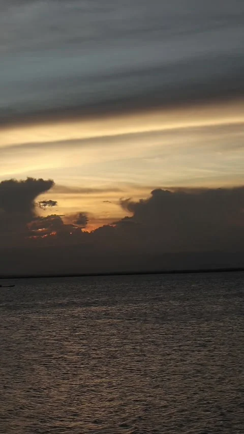 Vertical video of a Beautiful view of the sunset on a summer day. lake sunset Video stock 260365219