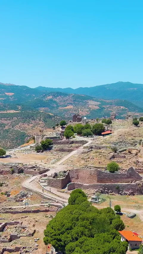 Vertical video. Bergama, Turkey. Summit of the mountain with Eumenes Palace Stock Footage 320035201