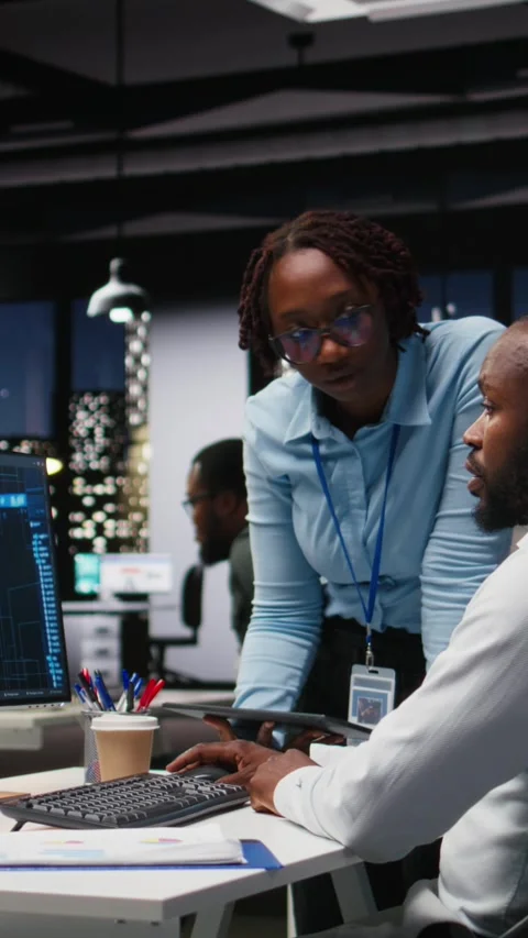 Vertical Video Black IT consultants workers use AI big data and predictive Stock Footage 318624658