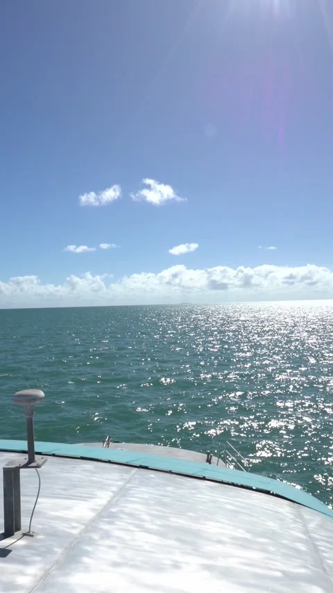 Vertical video of Boat bow pov sailing on a sunny day in the great barrier reef Stock-Footage 330940697