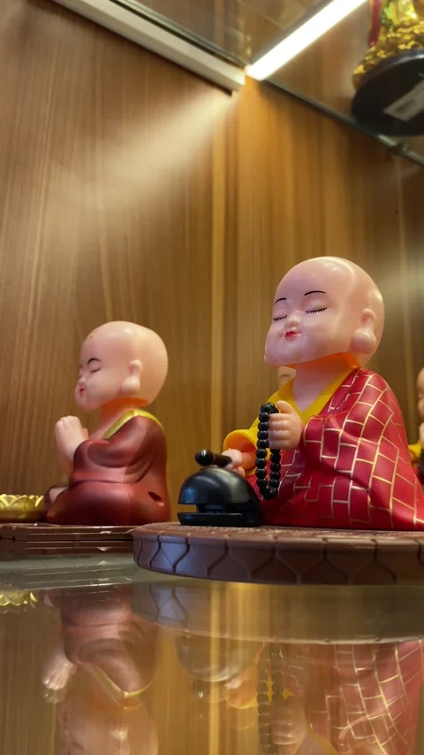 Vertical video of bobblehead Buddhist monk dolls Stock Footage 311911535