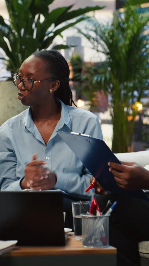 Vertical video Businesswoman presents project report to coworkers during rooftop Stock Footage 345166380