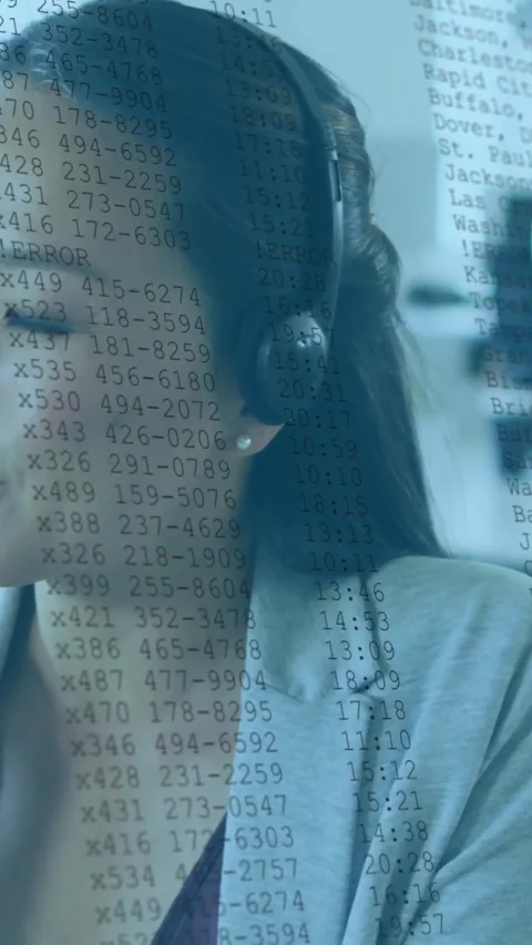 Vertical video: Call agent speaking into headset handling error as overlay Stock Footage 331199113